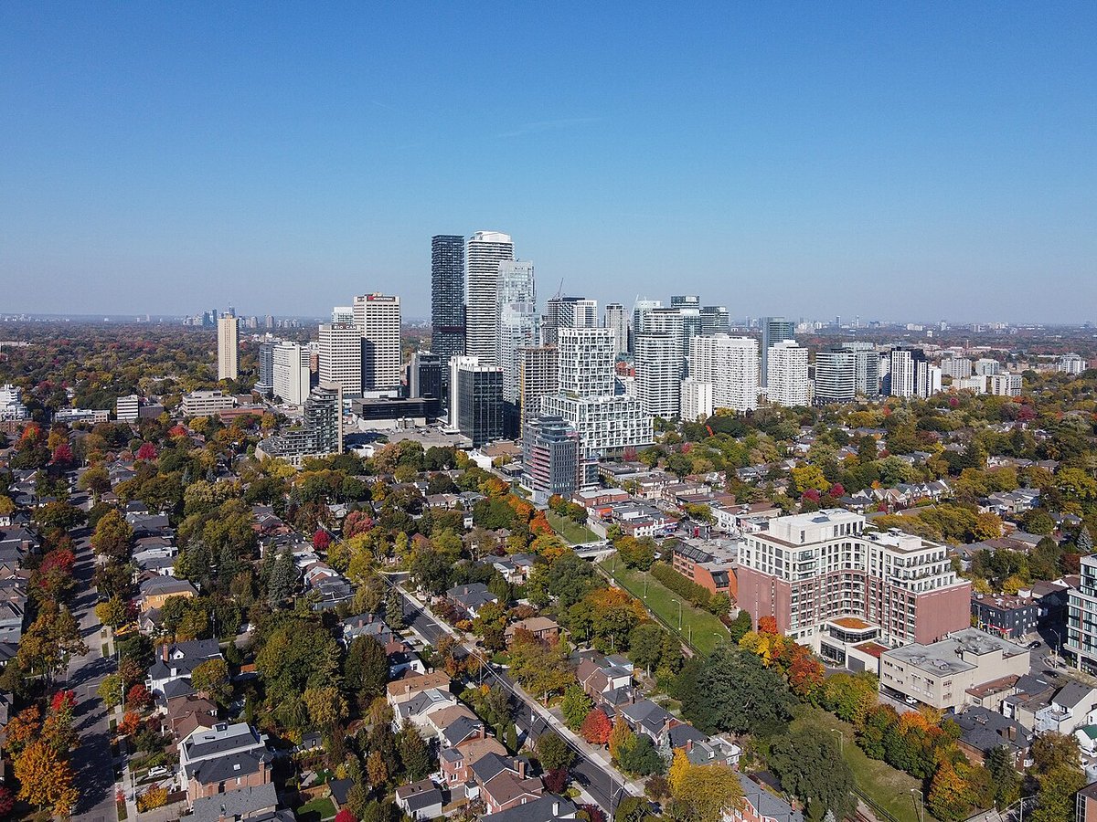 Davisville Village, ON - Midtown (Toronto) — Wikipédia