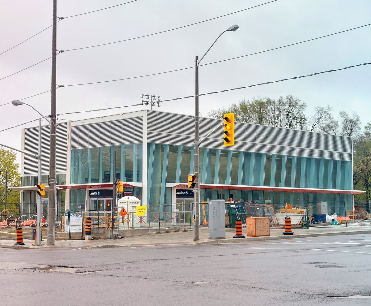 Leaside, ON - 파일:Leaside Station April 2023.jpg - 위키백과, 우리 모두의 백과사전